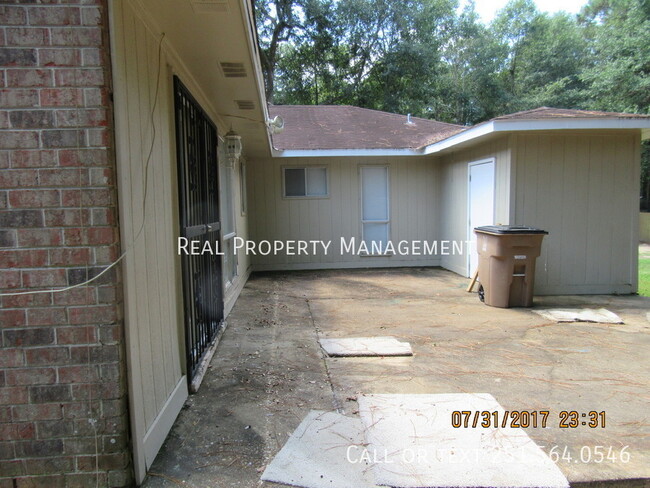 Building Photo - 3 Bedroom 2 Bath Remodled Home