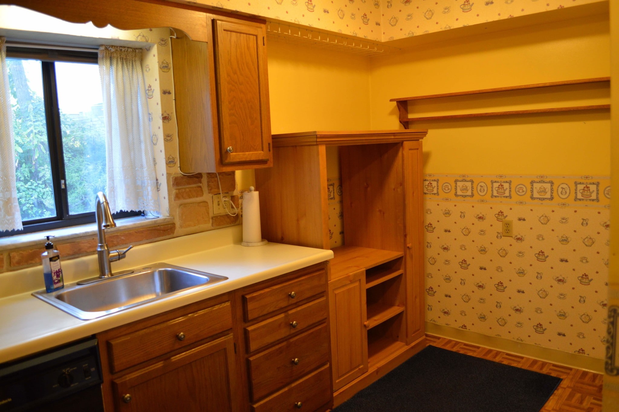 Kitchen - 521 Forest Green Dr