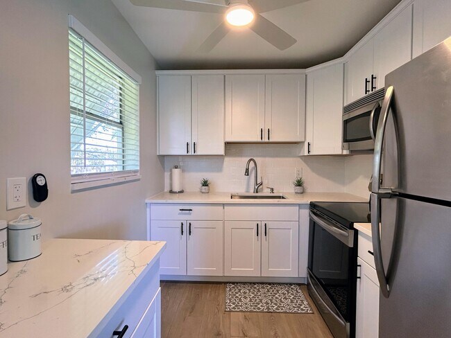 Building Photo - 620 Horizon W