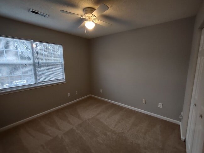 Building Photo - Move In Ready Townhome located in the Pres...