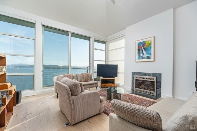 Building Photo - 345 Pacific Ave