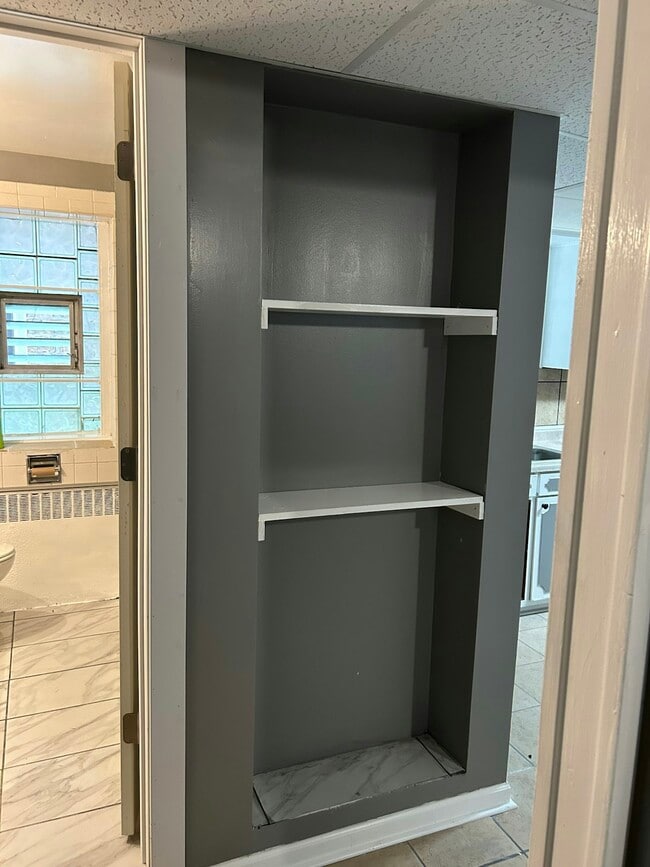 Building Photo - 1828 Gunderson Ave