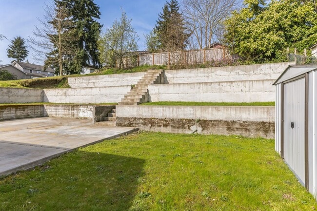 Building Photo - 10827 10th Ave SW