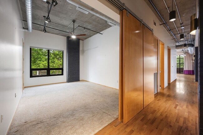 Building Photo - 505 Bastrop St