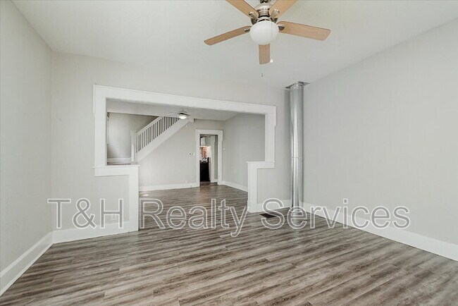 Building Photo - 1134 Lasalle St