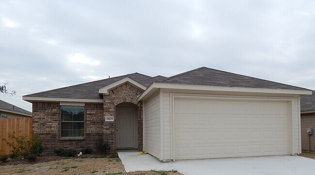 Building Photo - Stylish 4-Bedroom Home with Energy-Efficie...