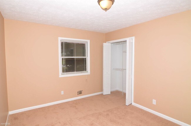 Building Photo - 3 br, 2 bath House - 233 Lucan Way
