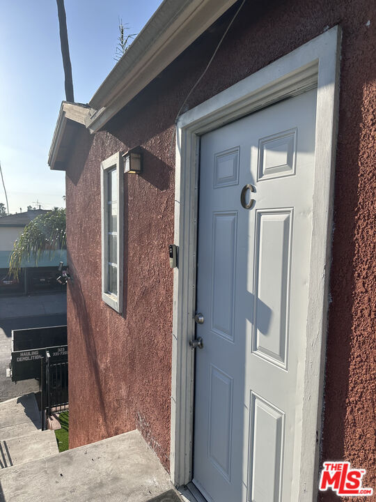 Building Photo - 138 N Mariposa Ave