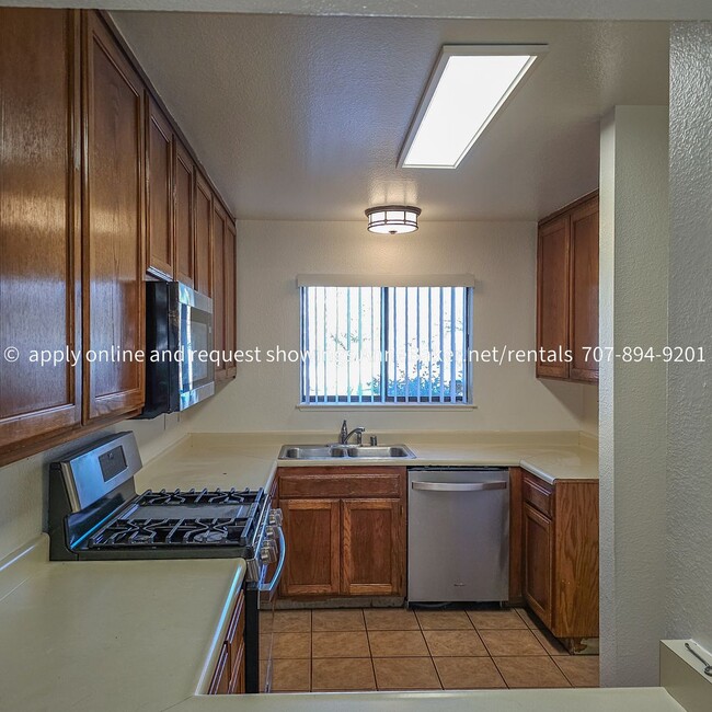 Building Photo - Cloverdale Meadows 2 Bedroom Condo Availab...