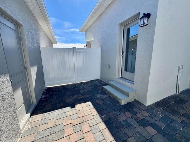 Building Photo - 2404 Rider Rain Ln