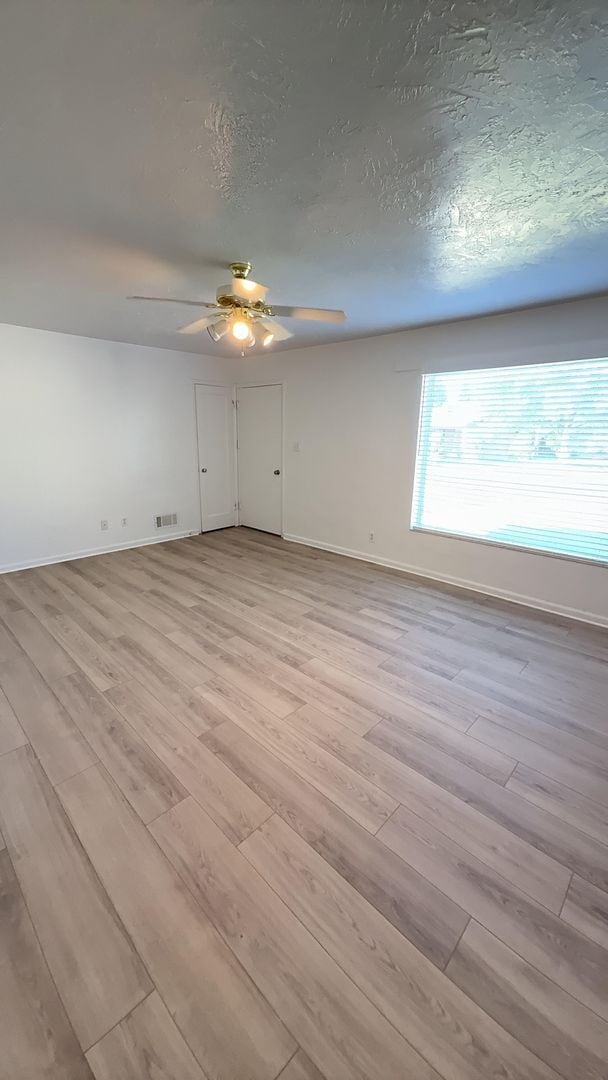 Building Photo - 1374 Maple Dr
