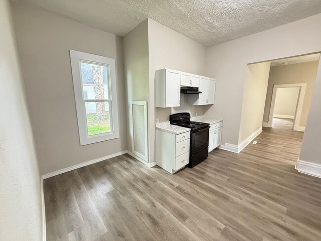 Building Photo - 3 Bed 1 Bath Aurora, MO