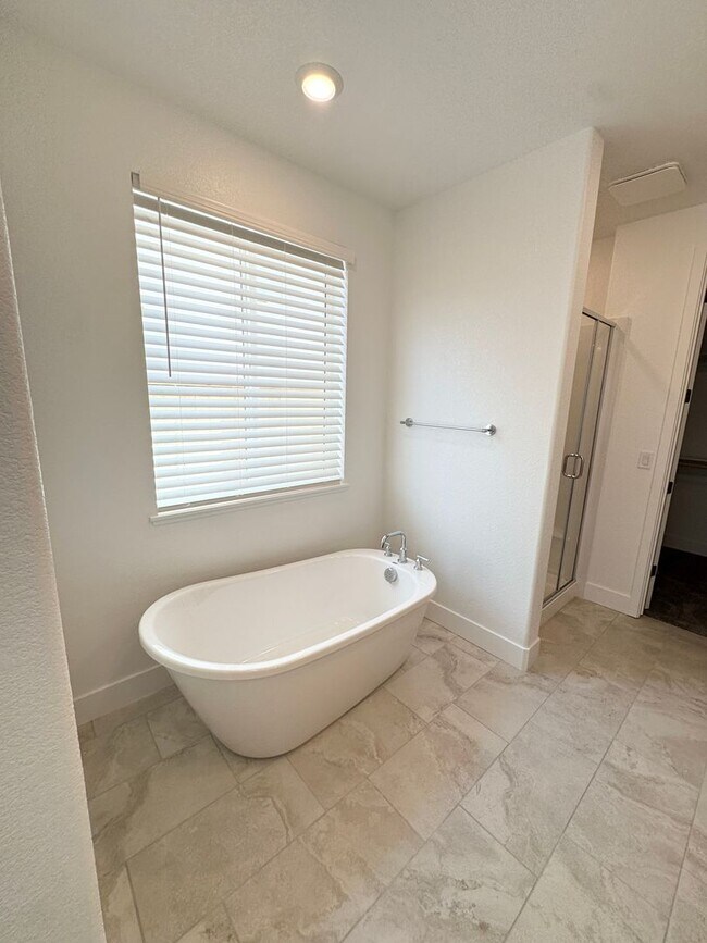 Building Photo - Three Bedroom, Two Bath Single-Story Canyon Solar Home in Folsom SEE VIDEO