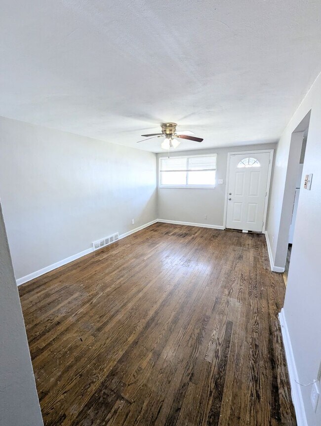 Building Photo - Cozy, Clean, and Pet-Ready on Otto