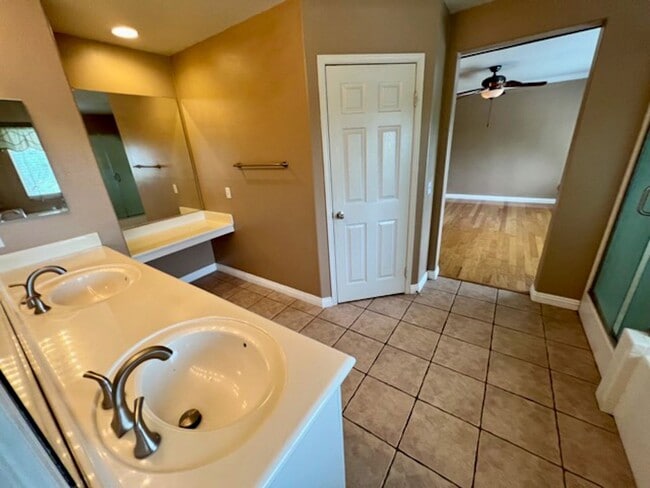 Building Photo - Beautiful Corona Pool Home with 4 bedroom ...