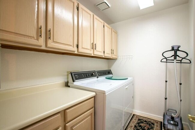 Building Photo - 5 bed 3 bath, 3500 sft in Tempe with pool