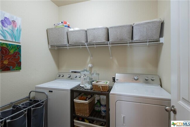 Building Photo - 5633 Briar Fld