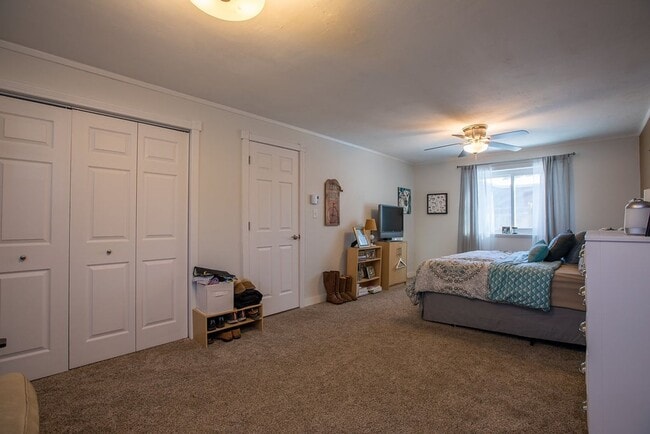 Building Photo - Charming 3-Bedroom Home on a Spacious Corn...