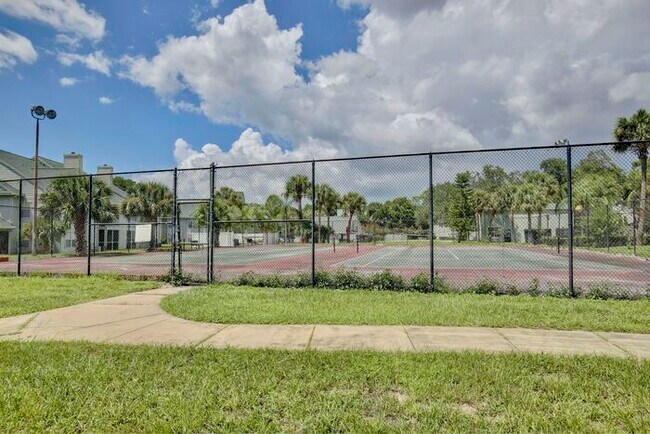 Building Photo - Beautiful 2/2 Cozy Condo with a Covered Pa...
