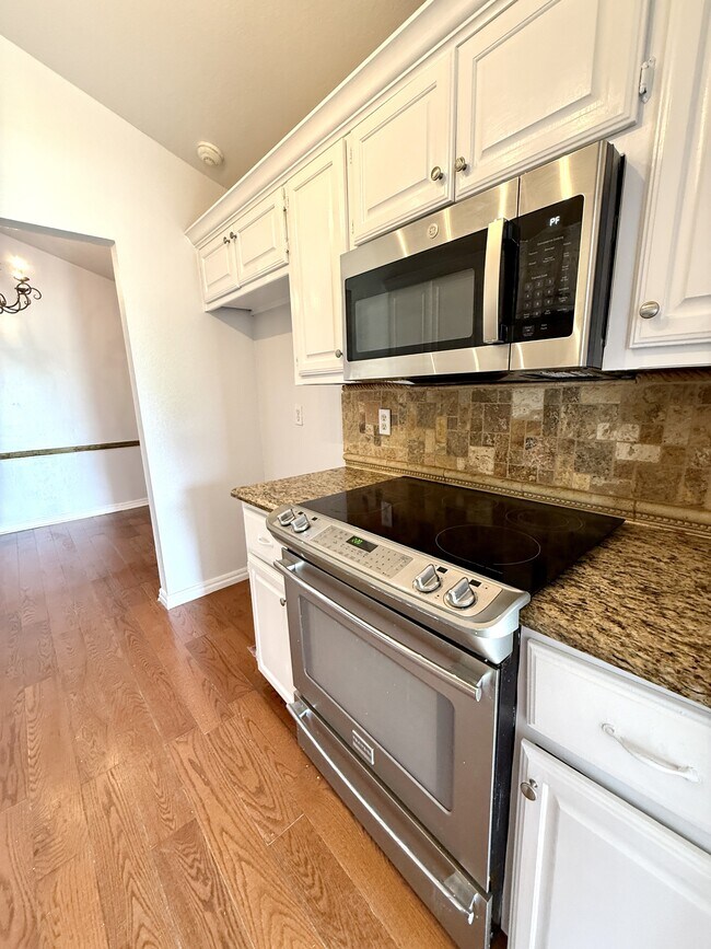 Building Photo - 427 N Rockford Pl