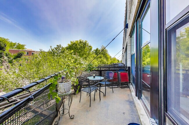 Building Photo - 1151 W 14th Pl