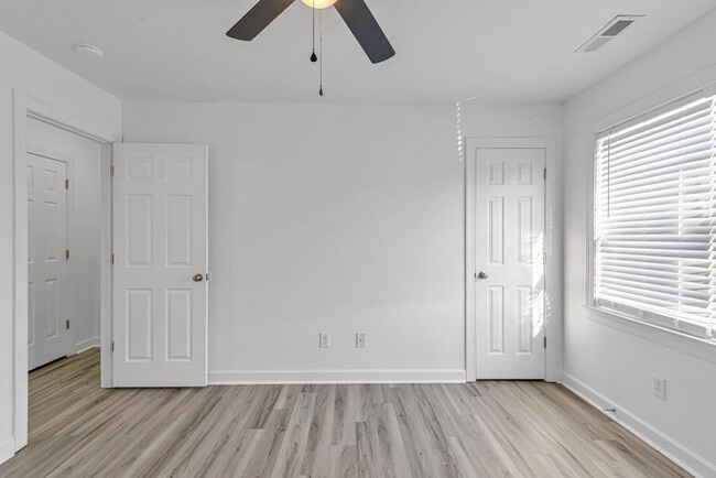 Building Photo - 900 Springwood Dr