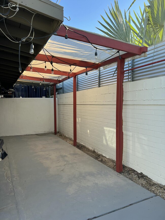 Building Photo - 573 S Calle Palo Fierro