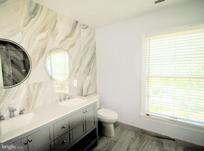 Building Photo - 1506 Chain Bridge Ct