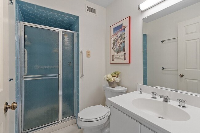 Building Photo - 5 Daybreak