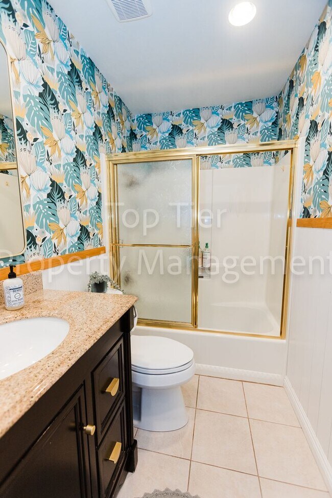 Building Photo - Beautifully Upgraded 3 Bed / 2 Bath Home –...