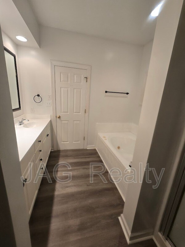 Building Photo - 3004 Honor Ct