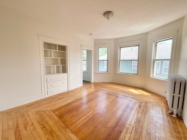 Building Photo - Allston 3 Bed Available Now