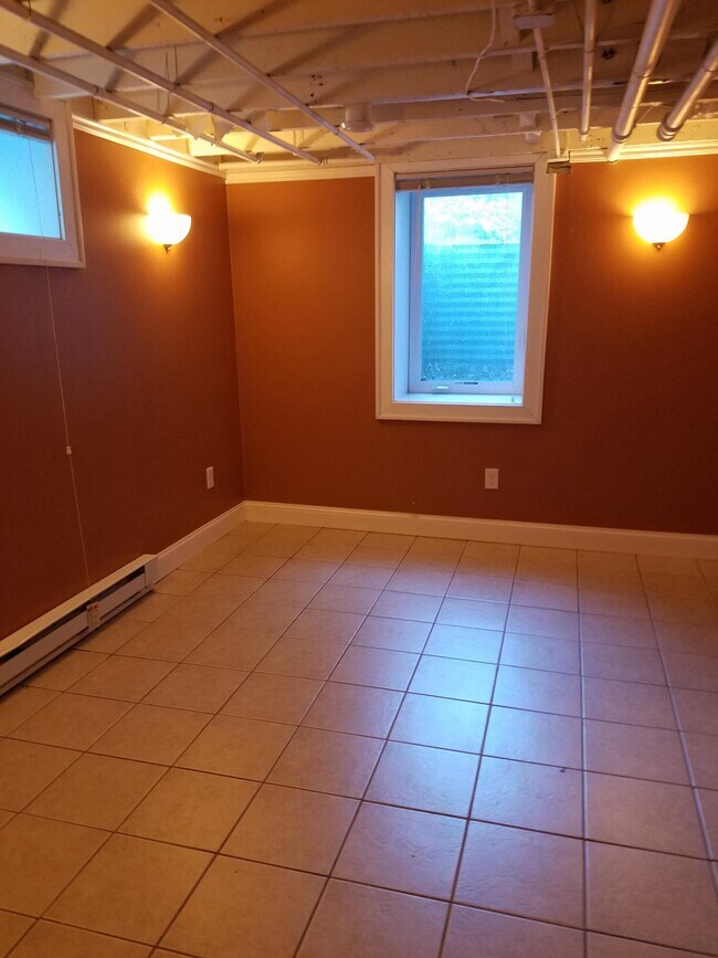 4th Bedroom - 210 Warwick St SE