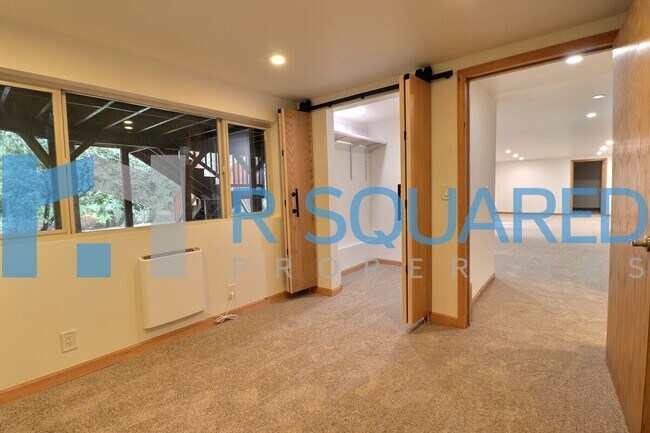 Building Photo - 307 Slater St