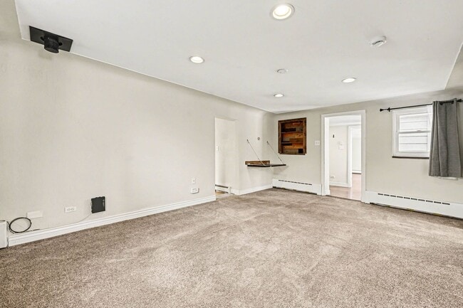 Building Photo - Charming 3-Bedroom Home with Garage & Fenced Yard – Great Location
