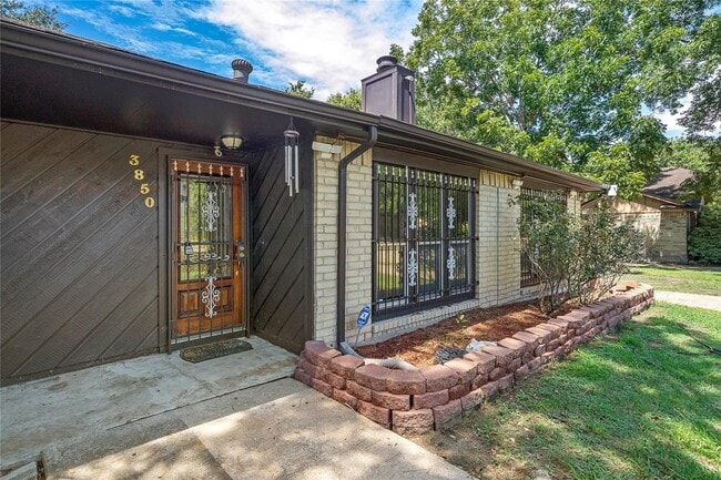 Building Photo - 3850 Westmeadow Dr