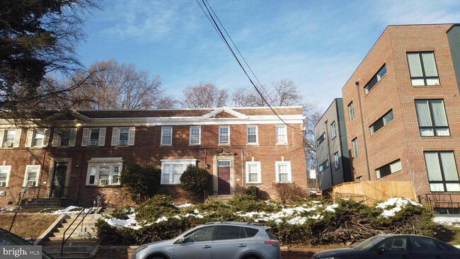 Primary Photo - 820 Taylor St NE