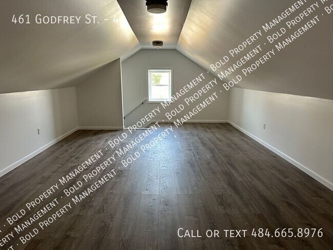 Building Photo - 461 Godfrey St