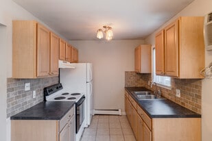 Interior Photo - 484 E Breckenridge St