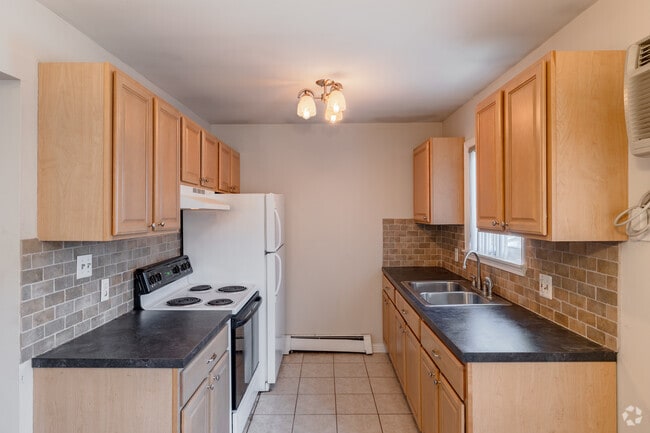 Interior Photo - 484 E Breckenridge St