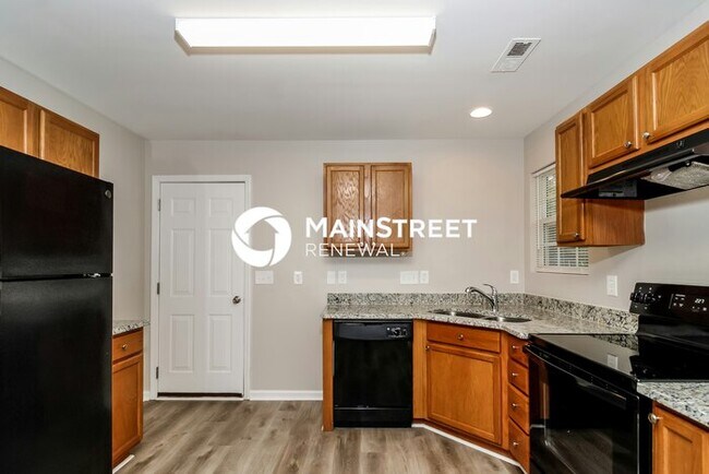 Building Photo - 4 Bedroom Pet-Friendly Home in Greensboro,...