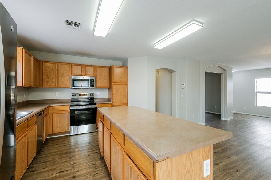 Building Photo - 12901 N 127th Ln