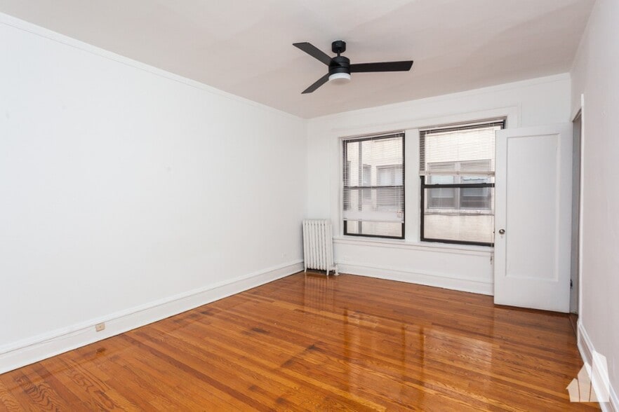 Building Photo - 441 W Melrose St