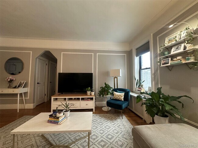 Building Photo - 673 Locust St