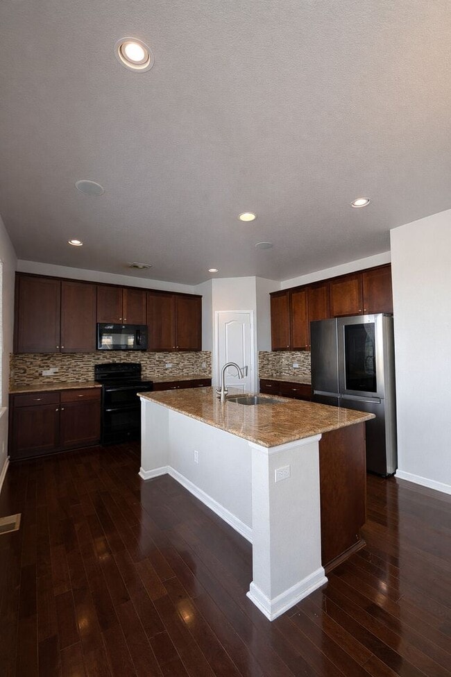 Building Photo - 22441 E Chenango Dr