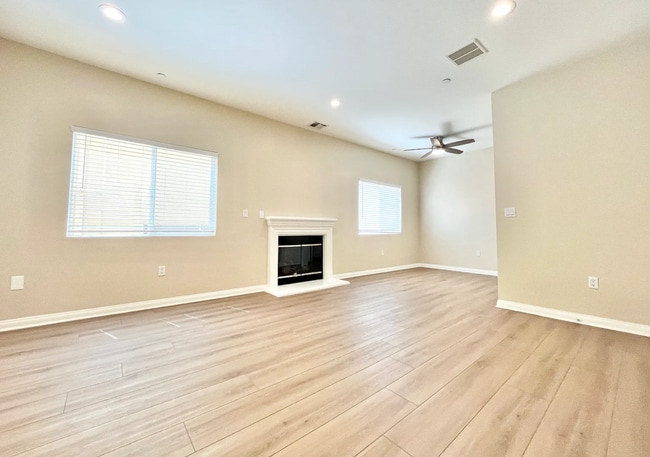 Building Photo - 22651 Del Valle St