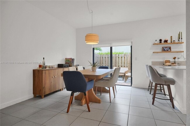 Building Photo - 909 NE 211th St