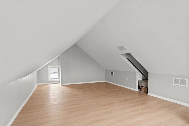 Building Photo - 149 S Park St