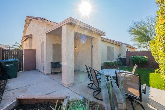 Building Photo - Beautiful 2 bedroom & 2 bath home in Desert Foothills Villas