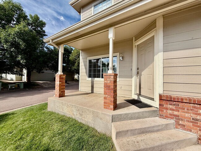 Building Photo - Beautiful 2 Bedroom Townhome- Minutes from...